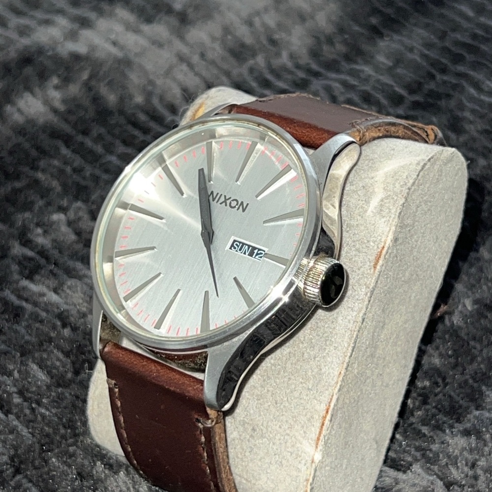 Nixon The Sentry Leather - Silver Dial with Brown Leather Strap
